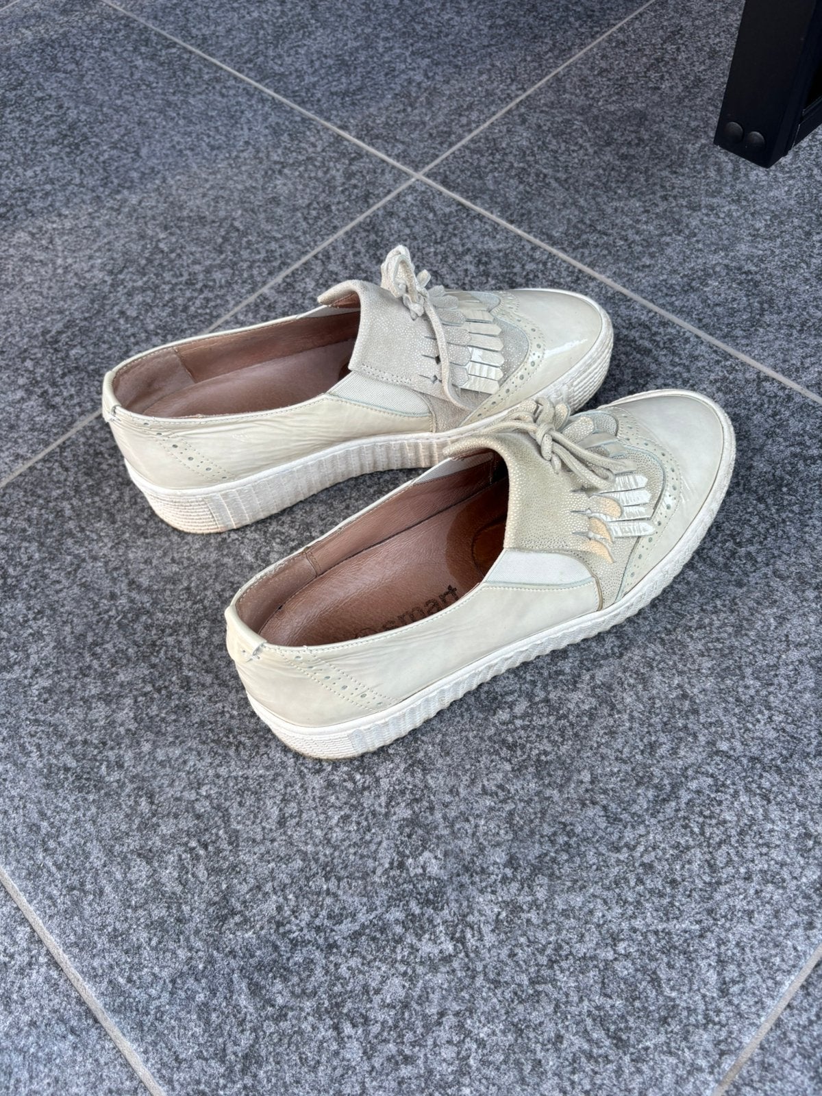 Sneakers dames weinig gedragen, Kleding | Dames, Schoenen, Ophalen, Beige, Zo goed als nieuw, Sneakers