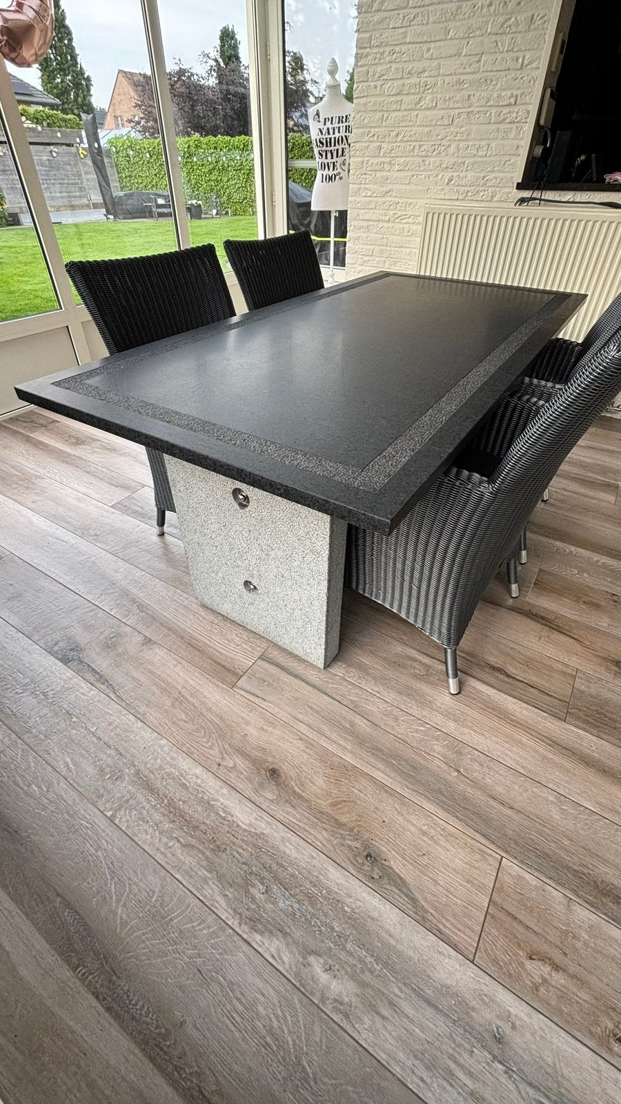 Gezoete blauwe hardsteen/ arduin eet of tuintafel., Ophalen