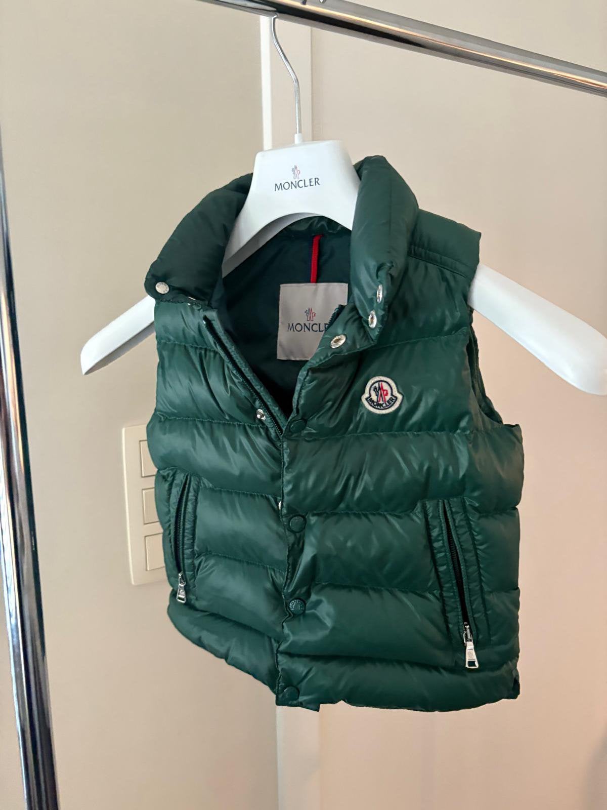 Moncler bodywarmer groen 100% origineel, Kinderen en Baby's, Kinderkleding | Maat 104, Ophalen of Verzenden, Nieuw, Jongen, Jas