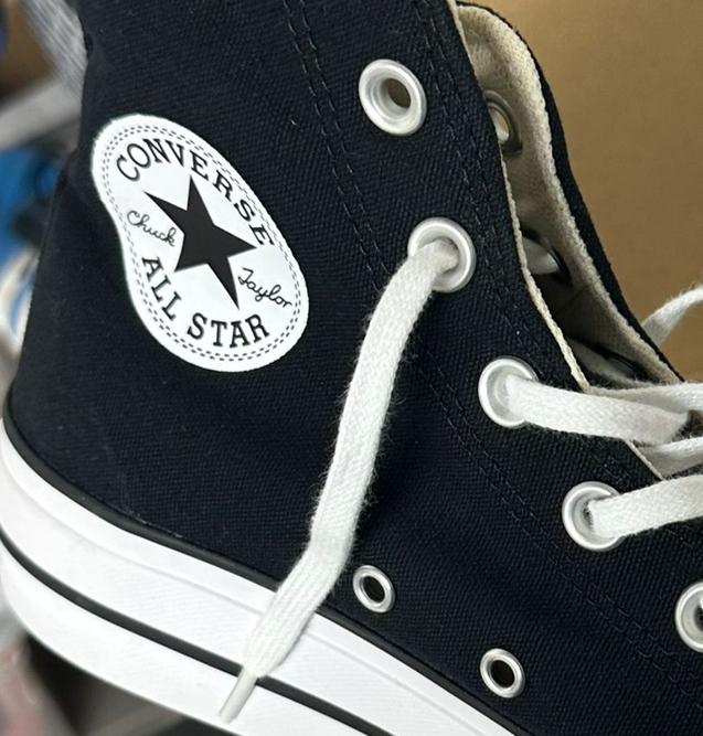Dringende nieuwe Converse all star en, Ophalen of Verzenden, Zo goed als nieuw