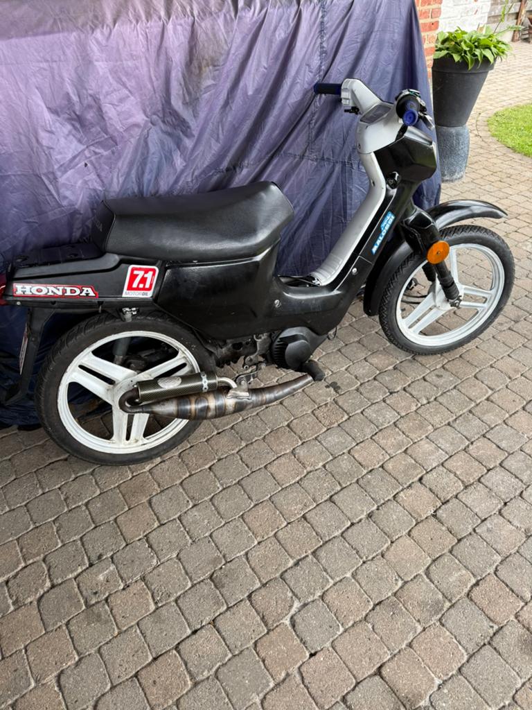 honda wallaroo, Fietsen en Brommers, Brommers | Tomos, Ophalen, Zo goed als nieuw