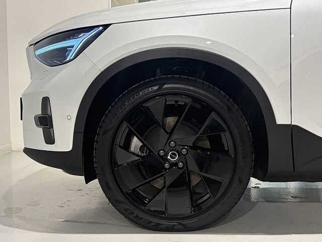 Volvo EX40 Black Edition Plus  Extended Range + PANO, Auto's, Automaat, 248 pk, 183 kW, https://public.car-pass.be/vhr/2e0402e5-6e45-478d-906c-0b489d6d3e0a