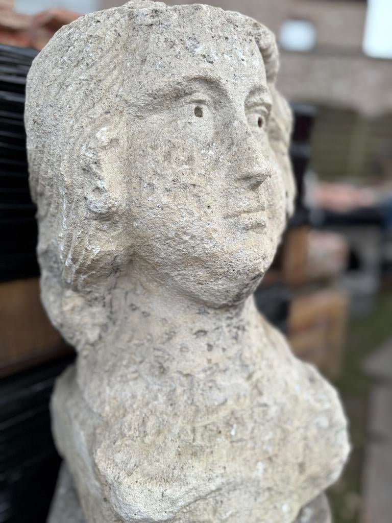 Eeuwenoud borstbeeld in franse zandsteen, Antiek en Kunst, Ophalen