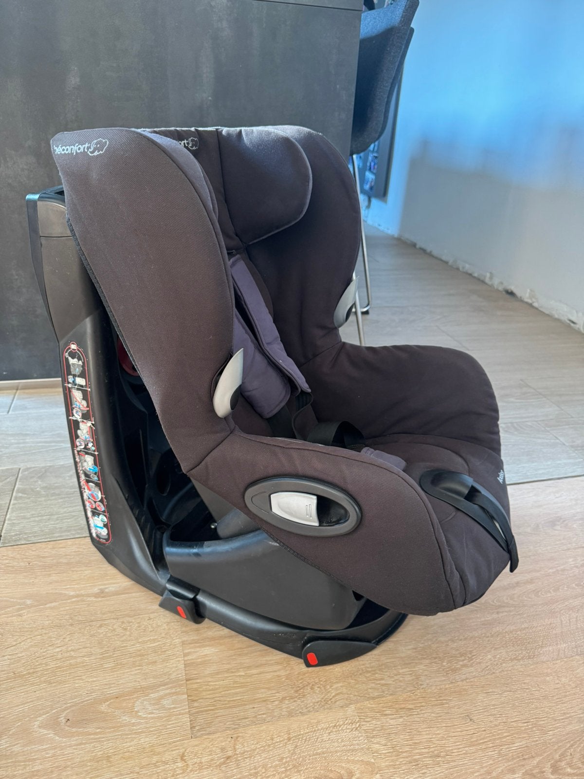 Siège auto Bébé Confort Axiss pivotant – Très bon état, Enfants & Bébés, Sièges auto, Autres marques, Ceinture de sécurité, Enlèvement