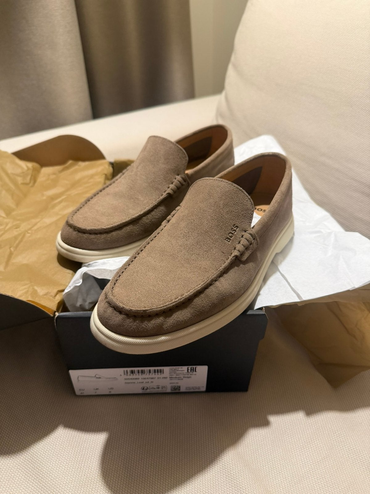 BOSS Sienne Loaf suède loafers - Medium Beige - EU41, Vêtements | Femmes, Chaussures, Enlèvement ou Envoi, Beige, Comme neuf, Sabots