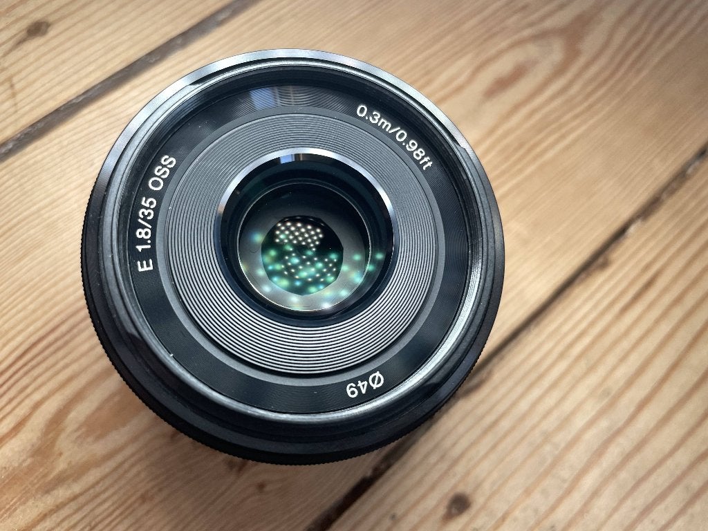 Sony SEL35F18 35mm F1.8 APS-C - Comme neuf - Boîte + facture, Pare-soleil, Monture Sony E, 35 mm, Lentille standard