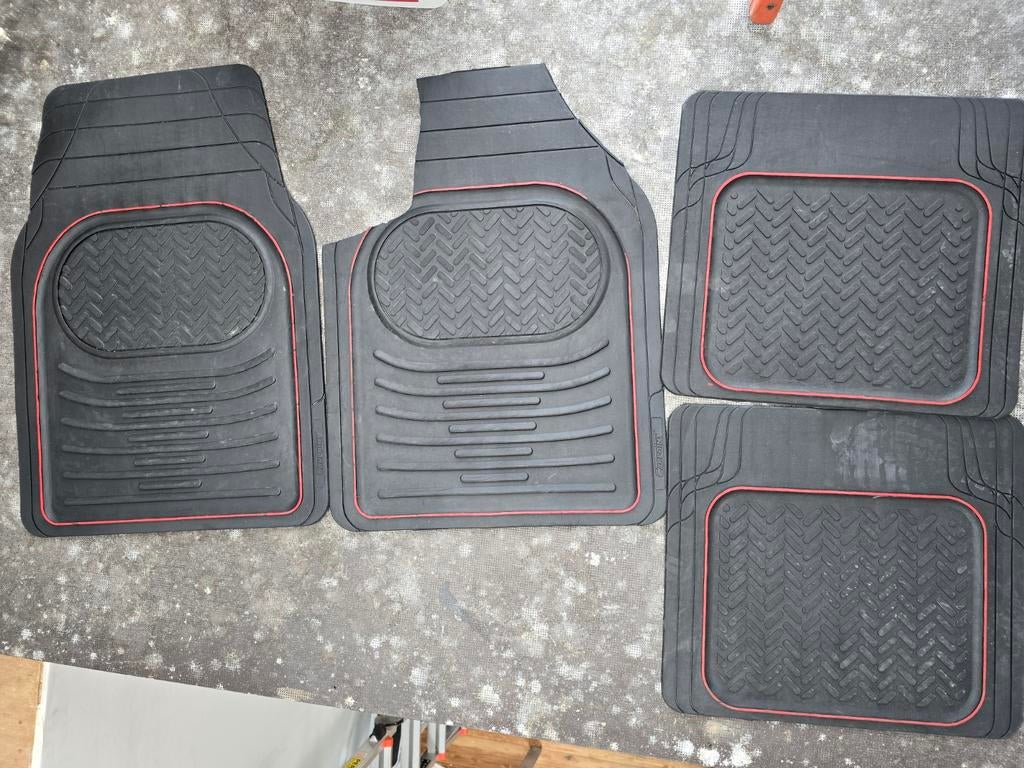 Tapis de voiture universels en caoutchouc, Enlèvement ou Envoi