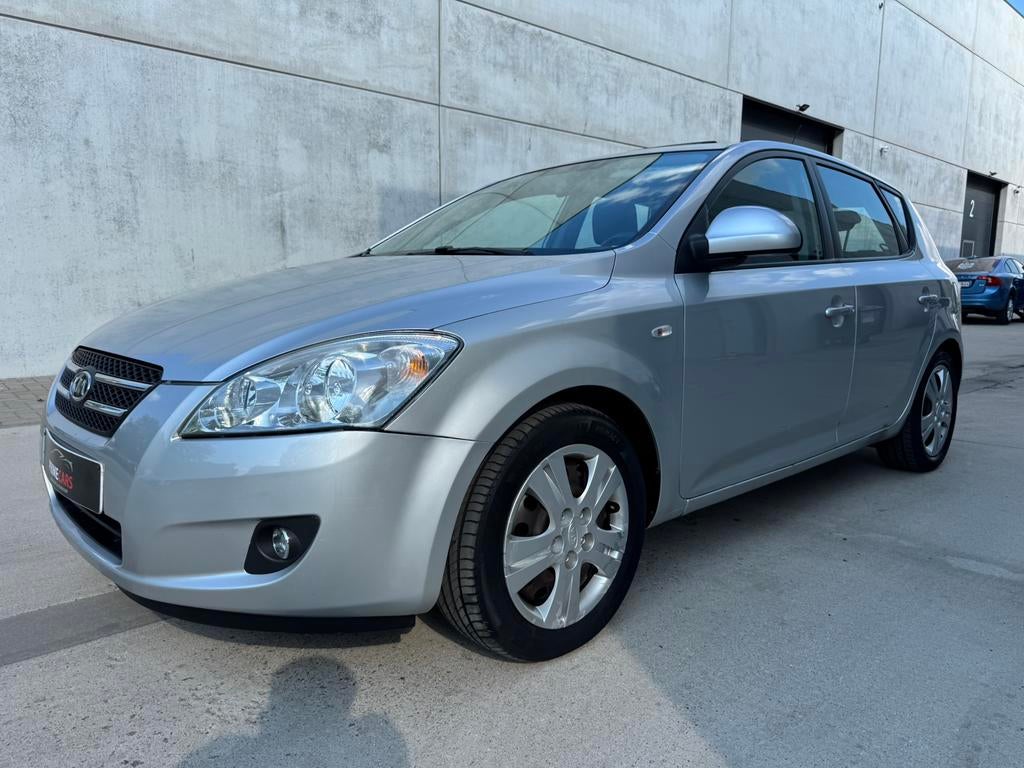 Kia C'eed 1.6CRDi Turbo, Autos, Kia, Entreprise, Noir, 5 portes, Tissu
