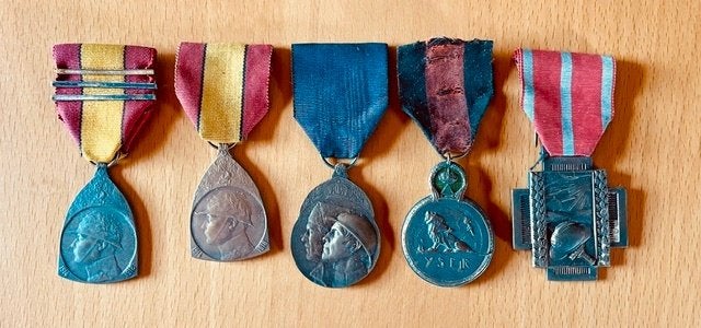 À vendre : 5 médailles de guerre, Enlèvement ou Envoi, Autres, Ruban, Médaille ou Ailes