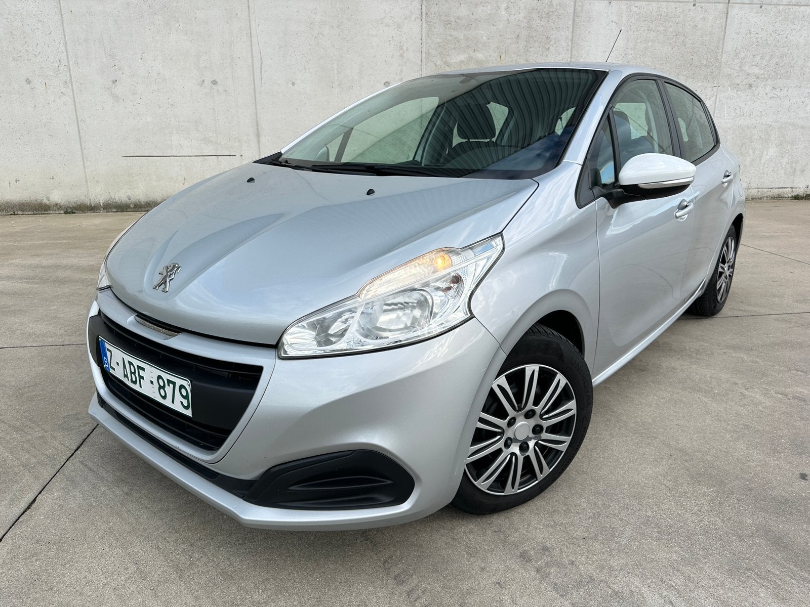 PEUGEOT 208 1.2 BENZINE 2018 / 1 JAAR GARANTIE, Autos, Argent ou Gris, Achat, Euro 6, Entreprise