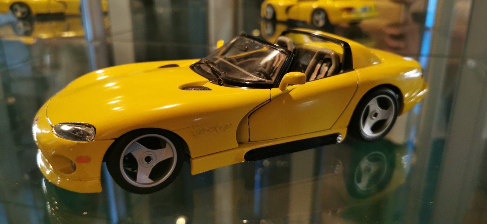 Viper RT-10 BURAGO 1/18, Hobby & Loisirs créatifs, Voitures miniatures | 1:18, Enlèvement, Burago
