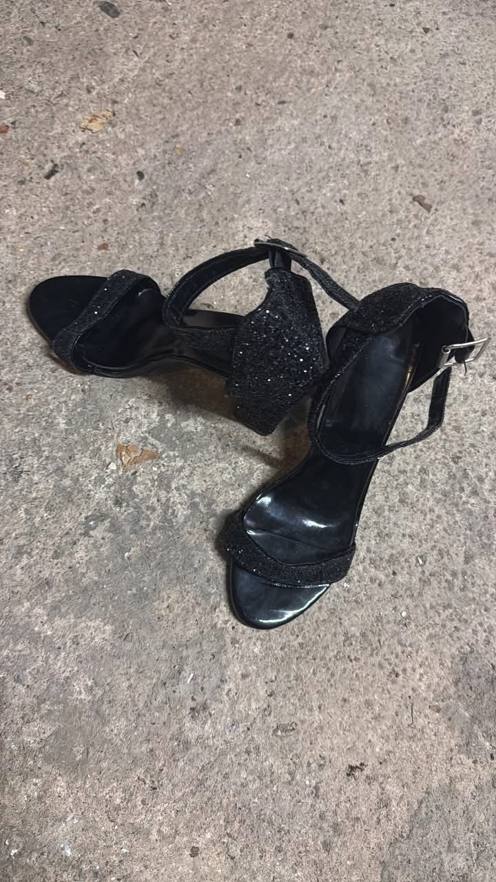 Glitter hakken schoenen, Ophalen of Verzenden, Nieuw, Zwart