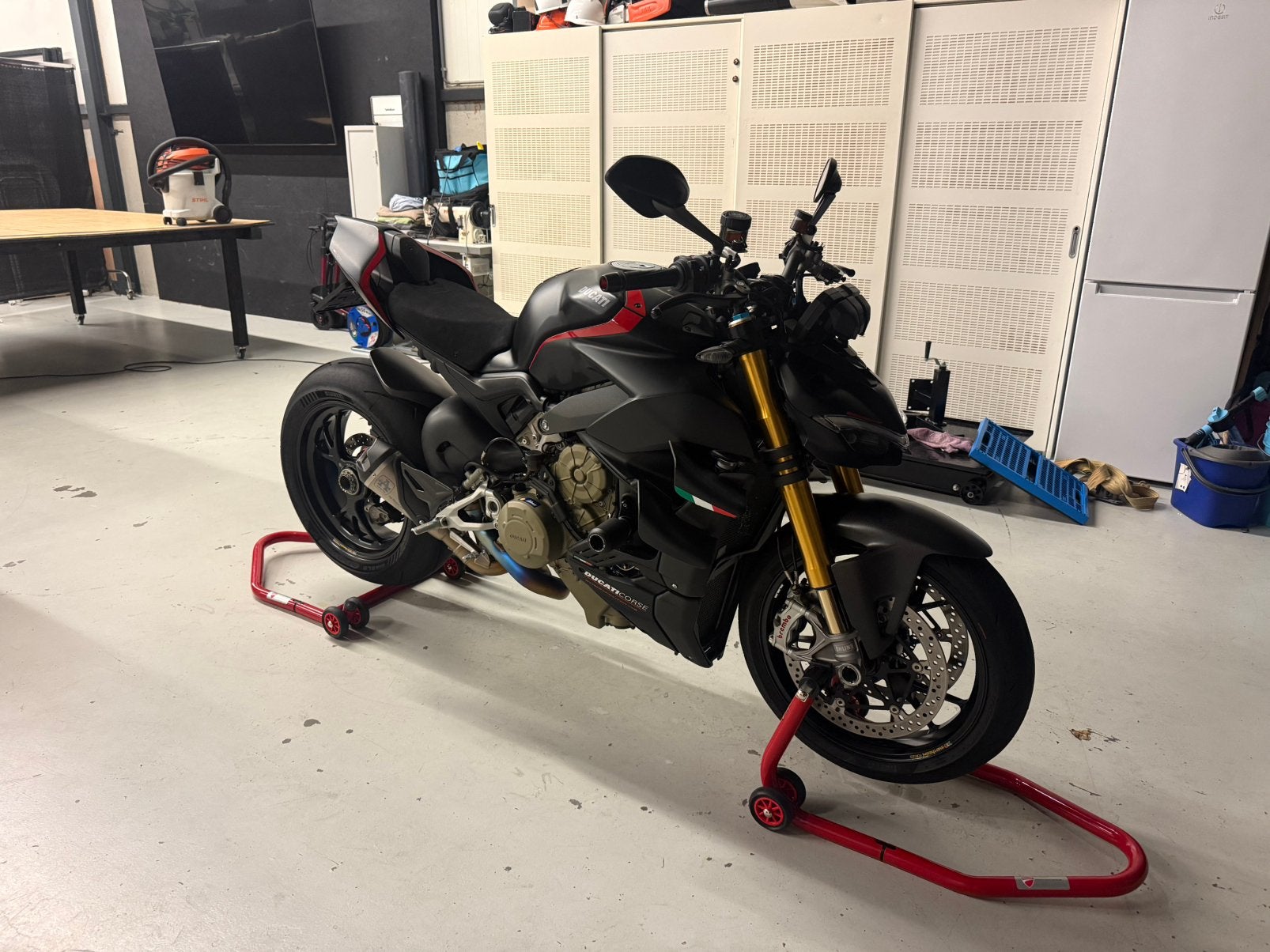 Ducati Streetfighter V4S | NIEUWSTAAT, Motos, Motos | Ducati, Plus de 35 kW, Particulier, Naked bike, Échappement sport