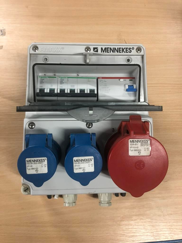 Powerbox mennekes, Ophalen, Zo goed als nieuw