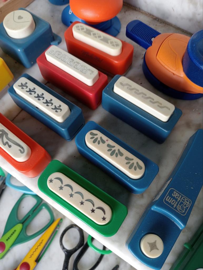 Allerlei knipscharen stempels en meer, Ophalen of Verzenden
