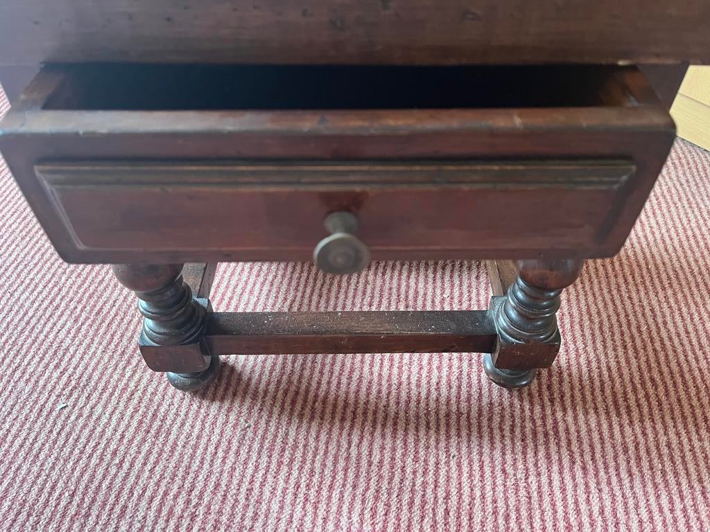 Petite table basse en noyer massif, Enlèvement