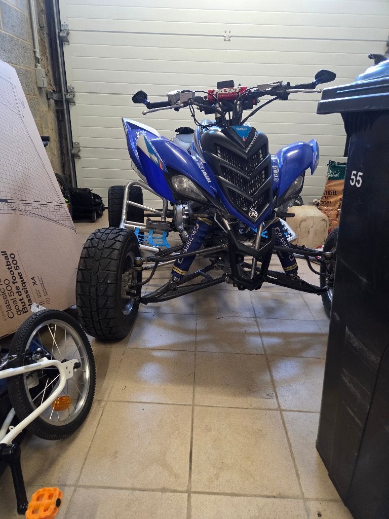 700 raptor, Motos