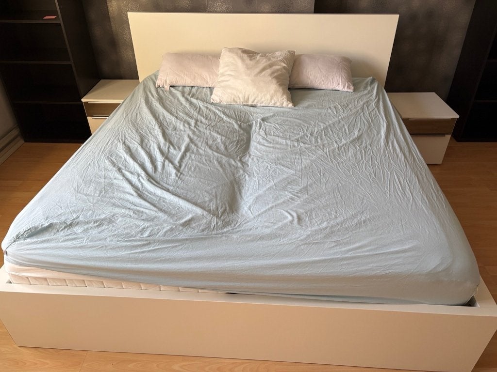 Gratis wit bed 180 cm + 2 nachtkastjes, zonder matras, Enlèvement, Utilisé, 180 cm, Blanc