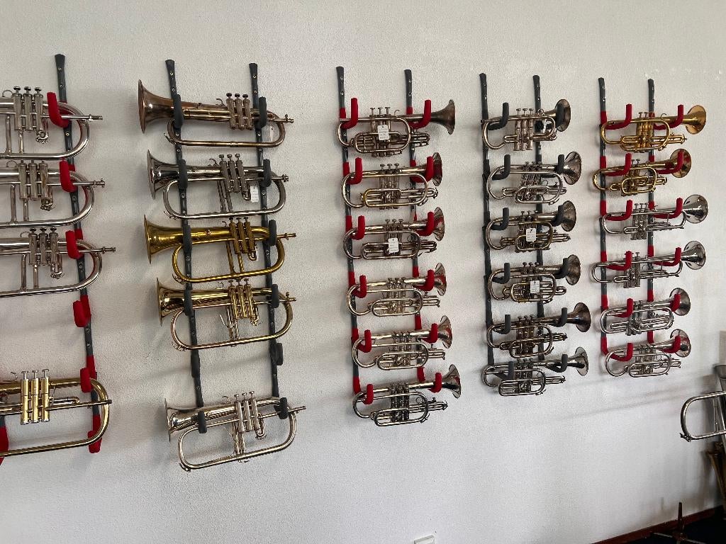 Nous avons plusieurs trompettes/bugles en stock, Musique & Instruments, Enlèvement, Utilisé, Trompette en si bémol