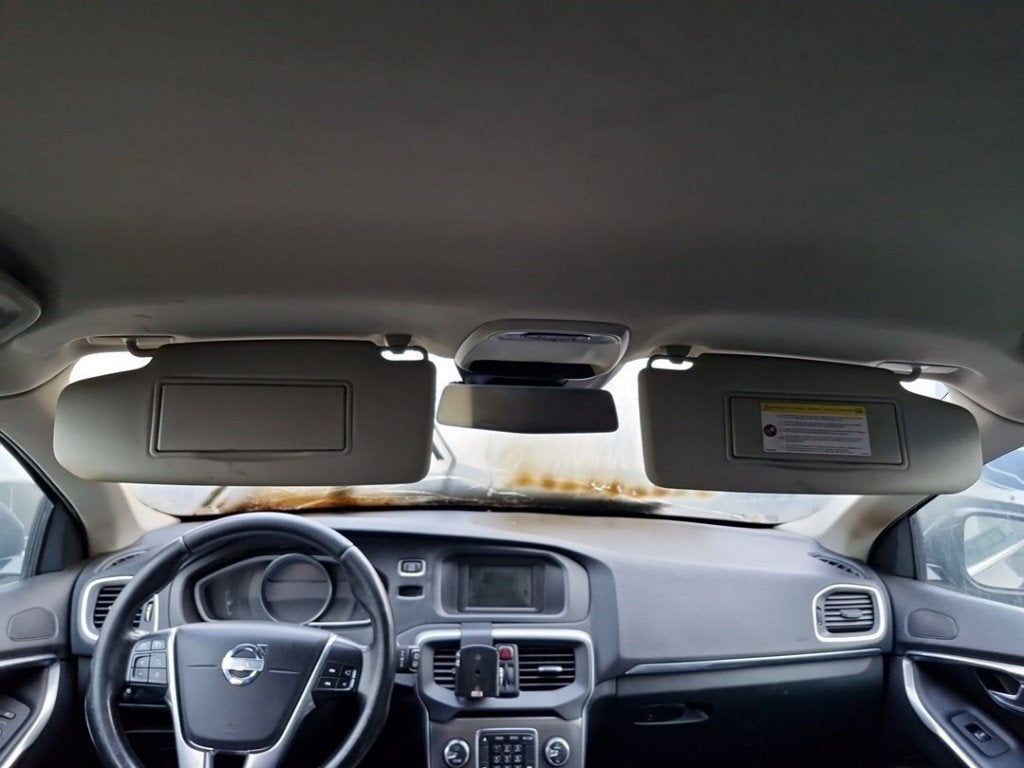 PARE-SOLEIL Volvo V40 (MV) (01-2012/08-2019), Info@volvocars.com, Volvo Car Germany GmbH, Siegburger Straße 229
50679  Köln, DE