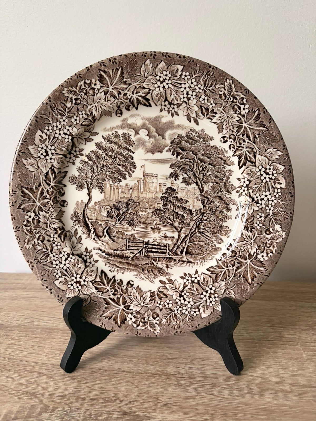2 vintage Ironstone England sierborden – bruin & rood, Antiek en Kunst, Ophalen of Verzenden