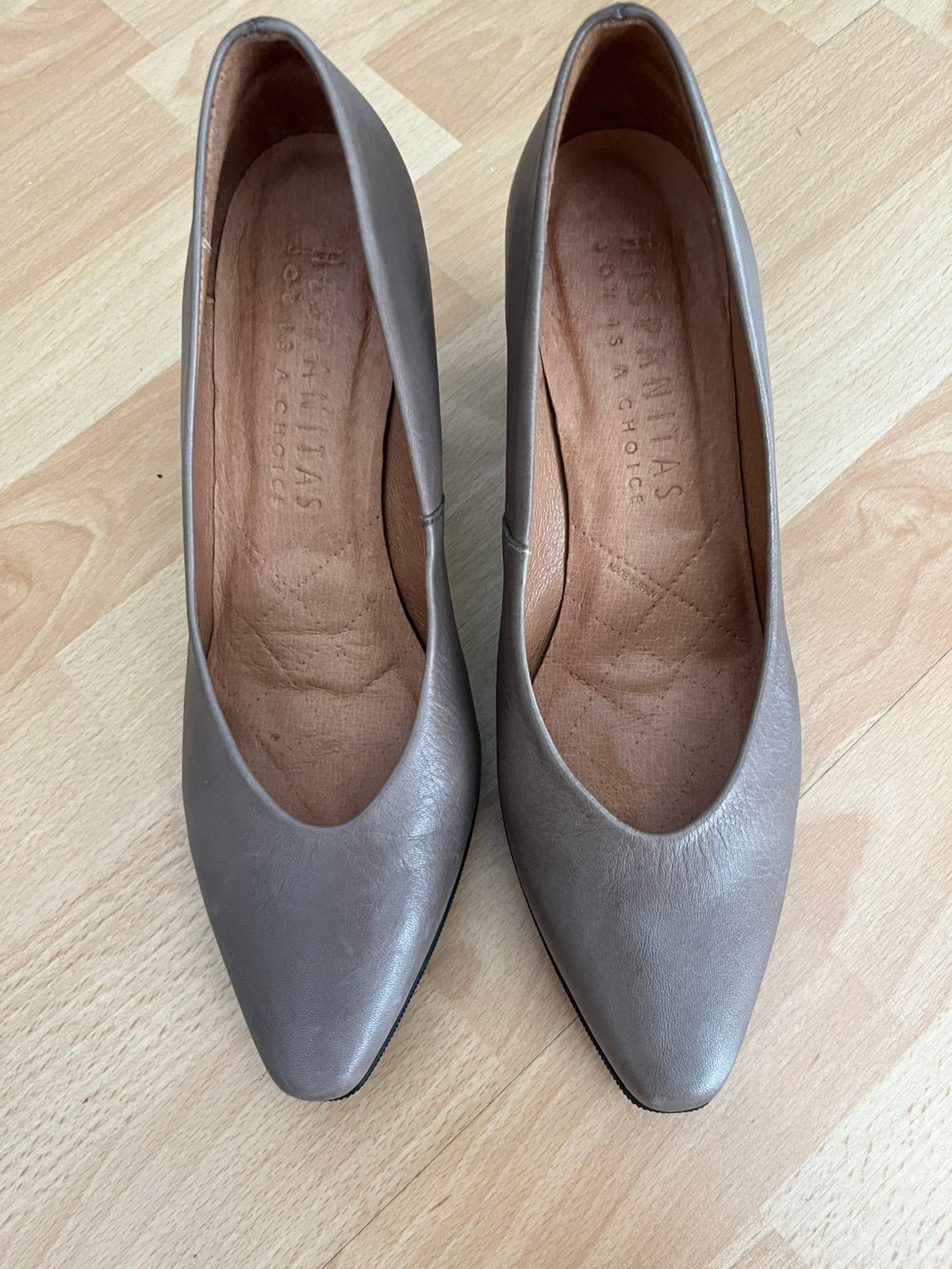 Hispanitas kwaliteitsvolle lederen pumps NIEUWSTAAT, Kleding | Dames, Ophalen of Verzenden, Pumps