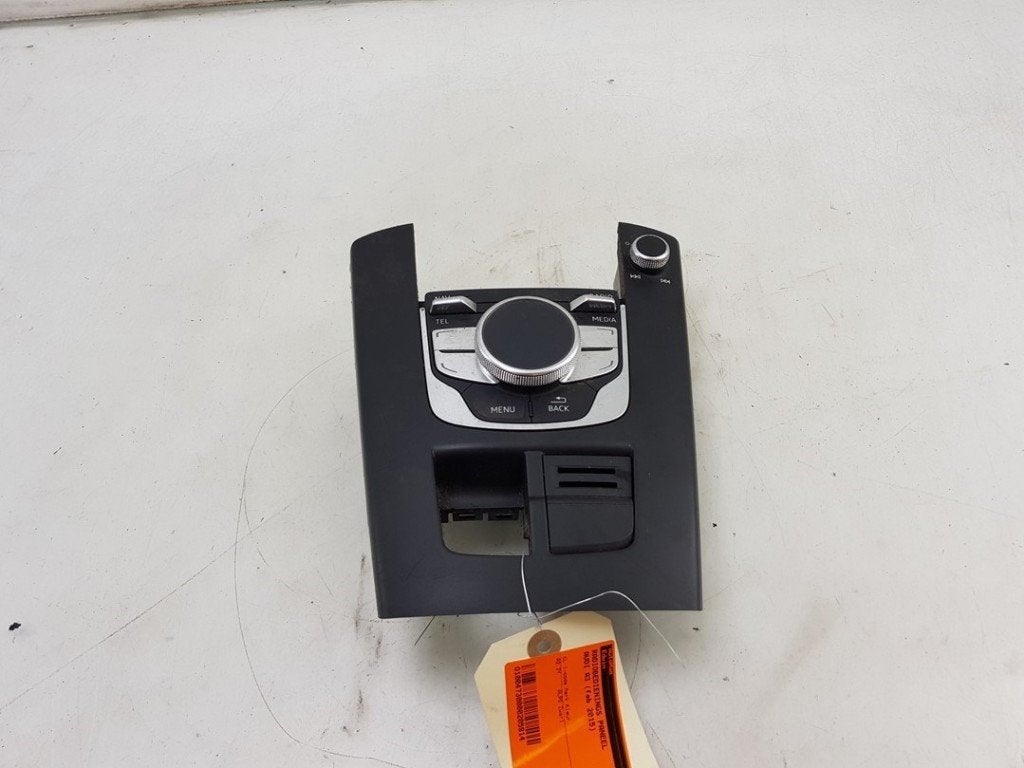 RADIOBEDIENING PANEEL Audi A3 Limousine (8VS / 8VM), Gebruikt, Audi