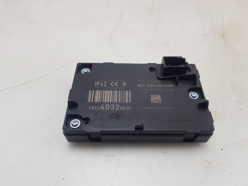 DRAADLOZE TELEFOONLADER (|9813403280|), Continental AG, Gebruikt, Mail_service@conti.de, Continental-Plaza 1
30175  Hannover, DE