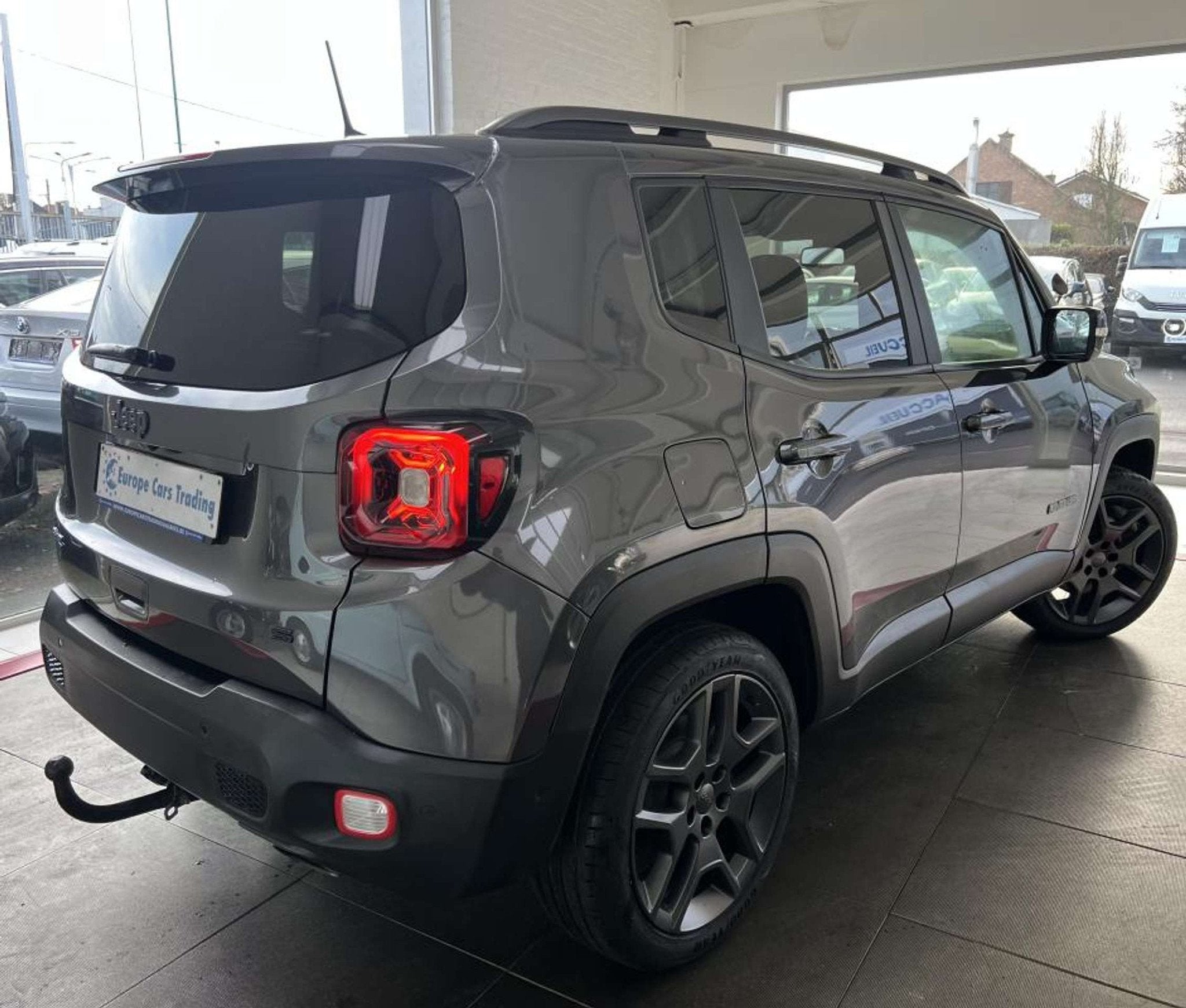 Jeep Renegade S 4Xe 1.3 TURBO 190CH PHEV 1ÈRE MAIN CARPLAY, Automaat, Parkeersensor, Gebruikt, Zwart