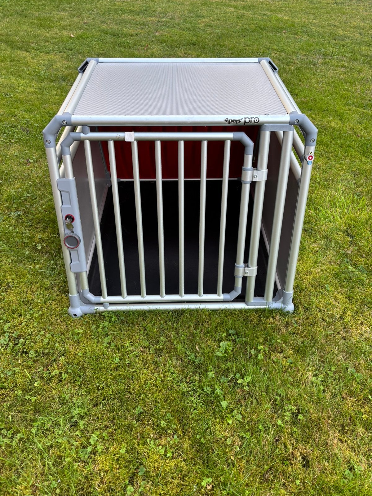 Hondenbench voor in de auto, Dieren en Toebehoren, Ophalen, 65 tot 100 cm, Hondenhok, Zo goed als nieuw