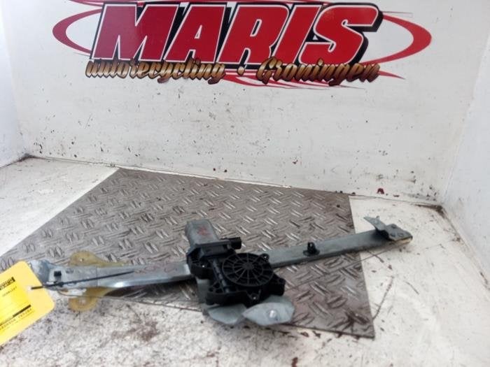Mécanique vitre 4portes avant droite d'un Renault Clio, -, Renault, -, 3 mois de garantie