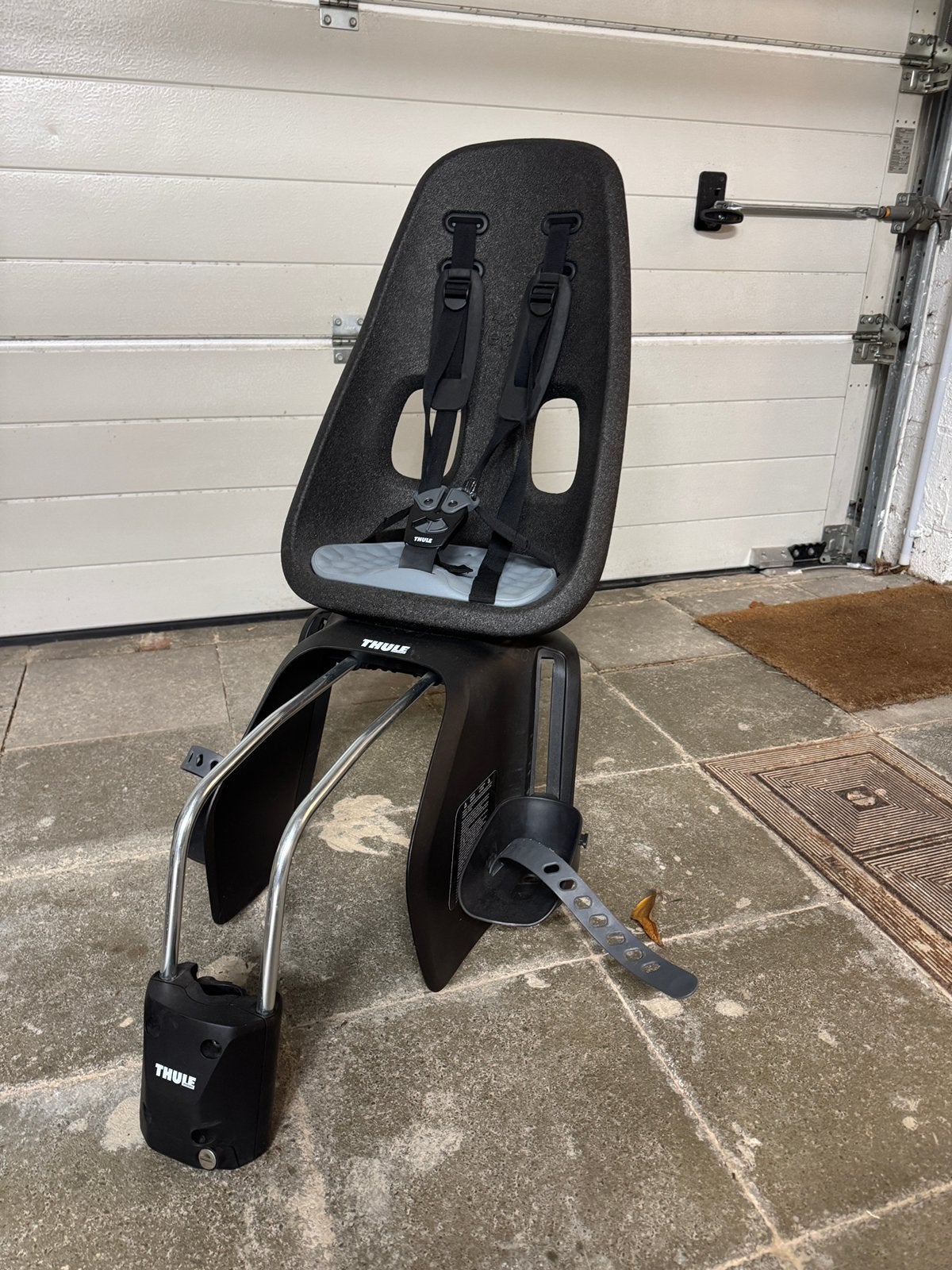 Siège vélo enfant Thule avec fixation, Vélos & Vélomoteurs, Enlèvement, Comme neuf, Repose-pieds