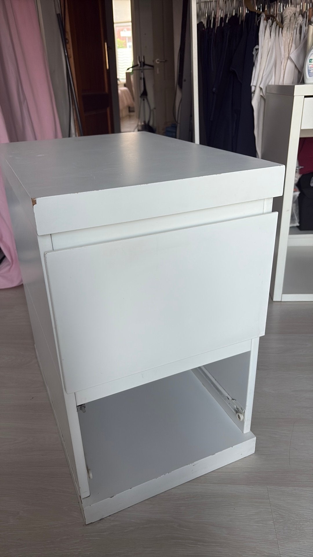 Table de chevet ikea, Maison & Meubles, Chambre à coucher | Tables de chevet, 45 à 65 cm, Enlèvement, Utilisé, 55 à 70 cm