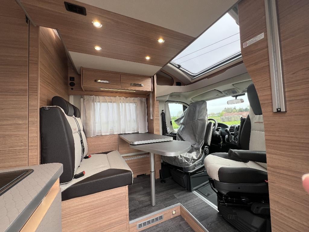 Weinsberg CaraSuite 650 MEG [SPICY] | Automatique | Modèle26, Caravanes & Camping, Camping-cars, Jusqu'à 4, Weinsberg, 6 à 7 mètres