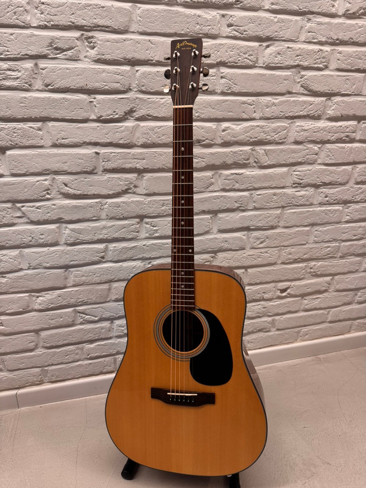 Aria AD-28N, Muziek en Instrumenten, Ophalen, Zo goed als nieuw