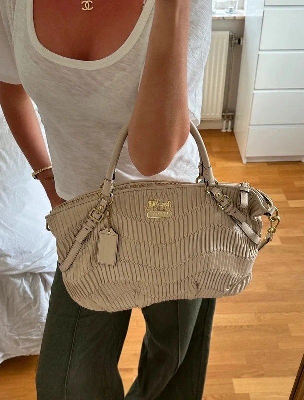 De elegante en tijdloze Coach Madison Sophia Satchel, Ophalen of Verzenden, Zo goed als nieuw, Beige