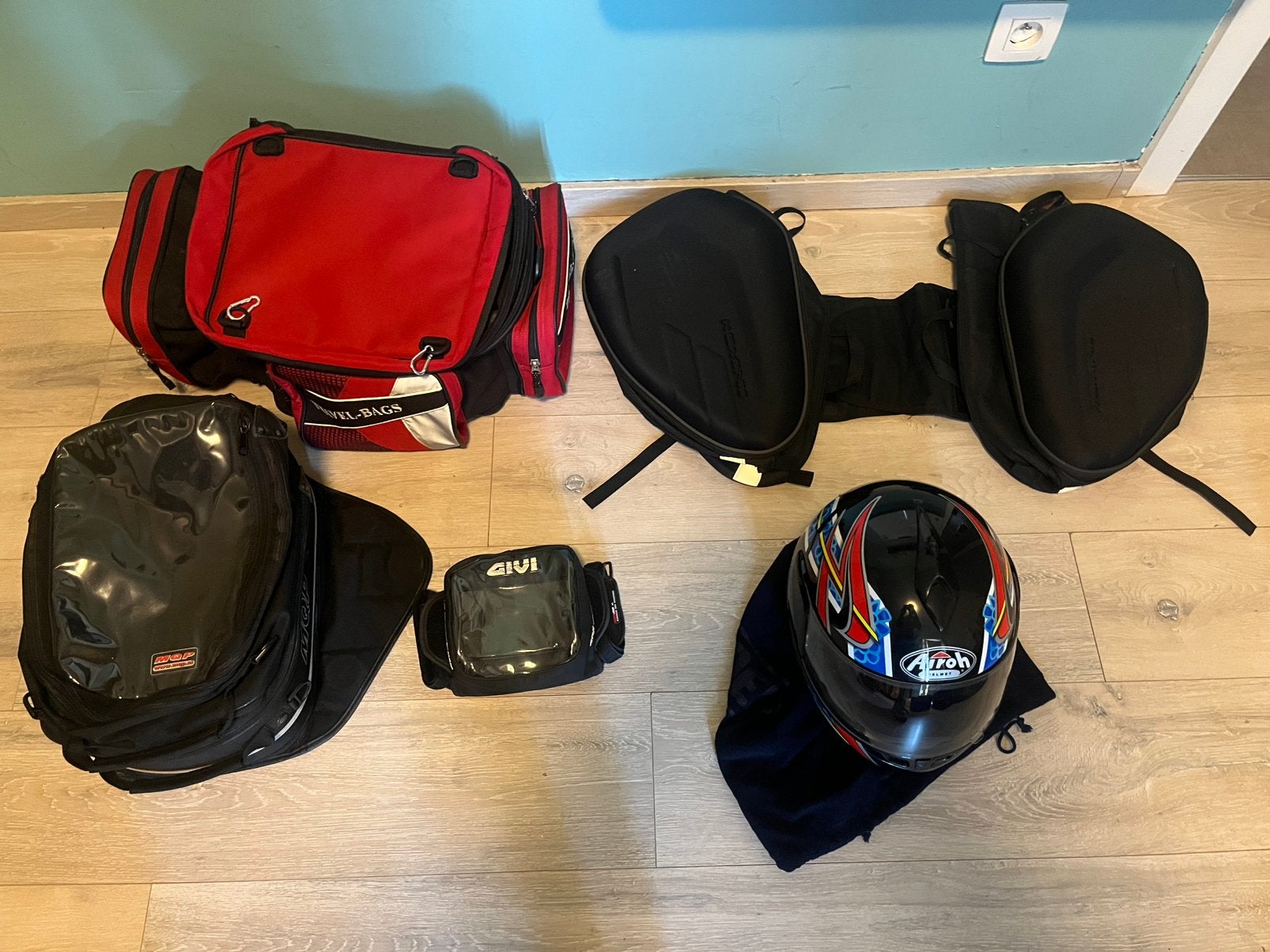Motor tassen en helm, Motoren, Ophalen
