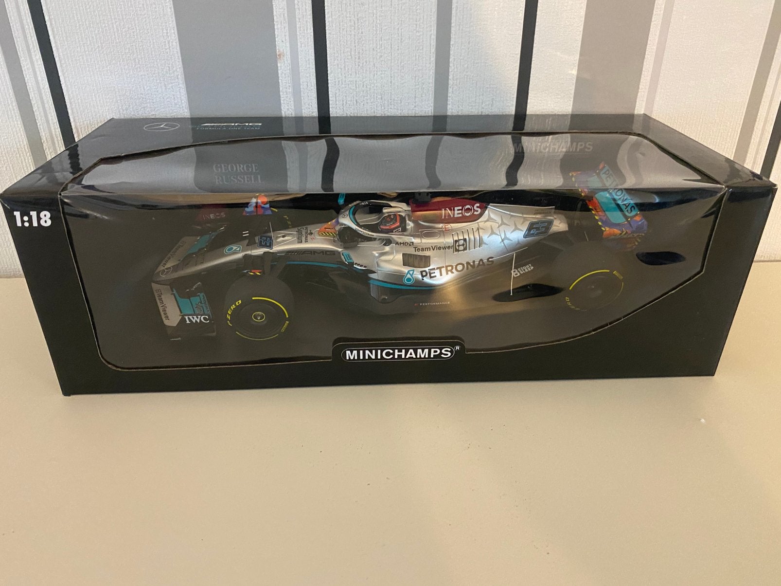 Formule 1 Mercedes AMG Petronas W13e (2022), Ophalen, Zo goed als nieuw