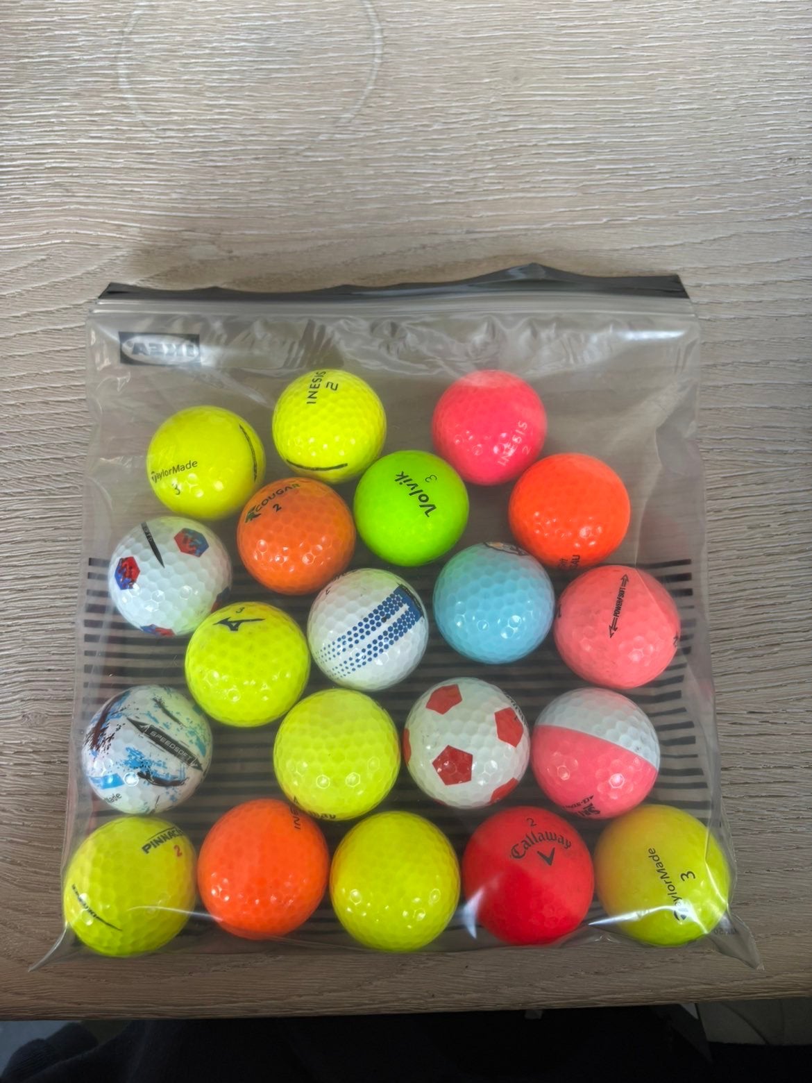 20 speciale golfballen, Sport en Fitness, Ophalen, Zo goed als nieuw