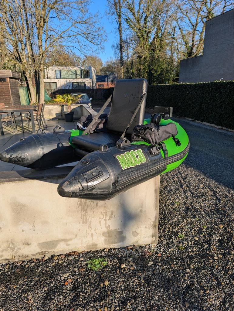 Bellyboat madcat 170 inc extra's (goede staat), Ophalen