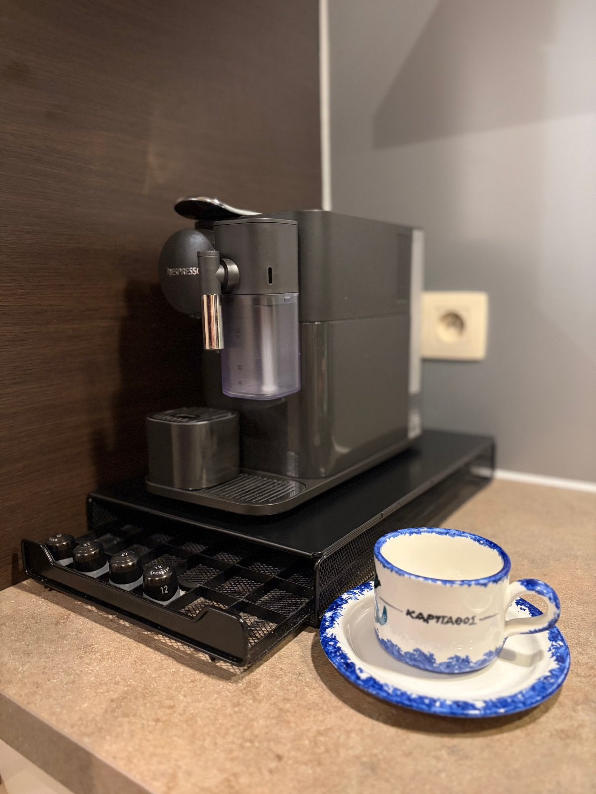Nespresso Delonghi, Ophalen, Gebruikt, Koffiepads en cups, Afneembaar waterreservoir