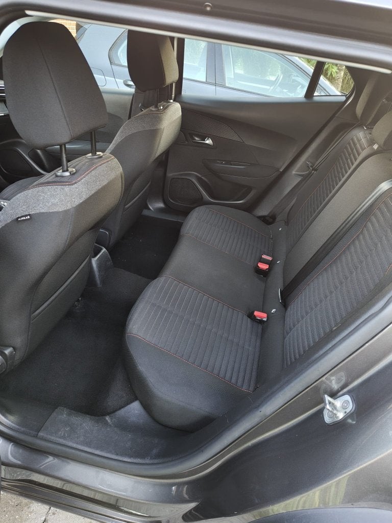 Peugeot 2008 - 2021 - 63000km, Auto's, Dealer onderhouden, Stof, Euro 6, 1199 cc