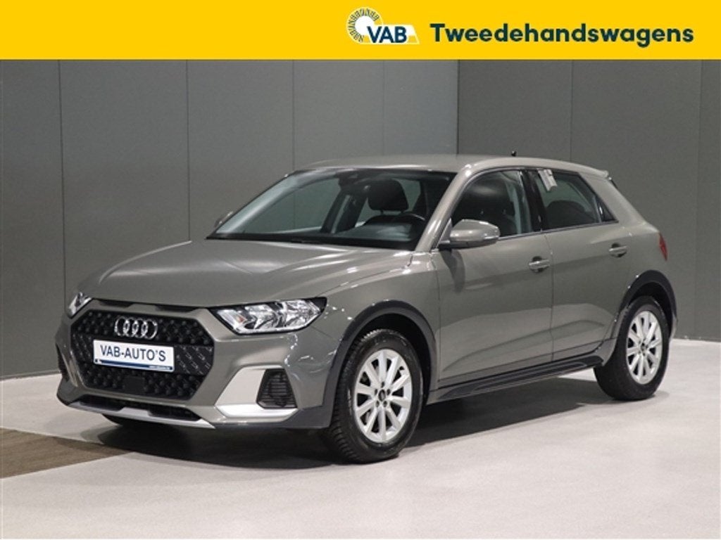 Audi A1   all street 25TFSI caplay pdc dab, Autos, Audi, Argent ou Gris, Achat, A1, 129 g/km
