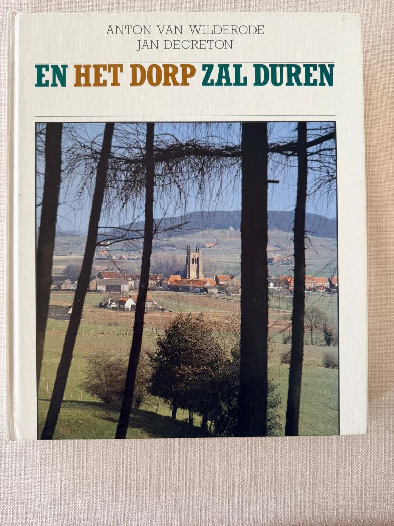 En het dorp zal duren..., Boeken, Ophalen of Verzenden, Nieuw, Anton van Wilderode