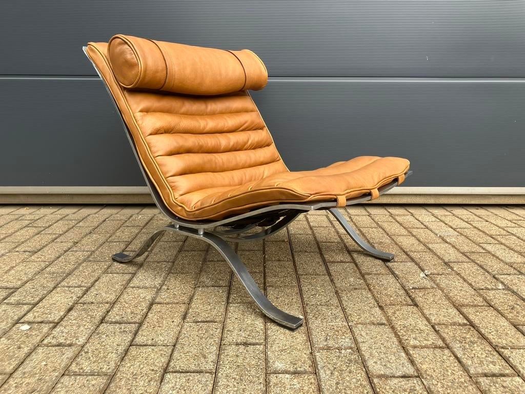 Arne Norell Ari lounge chair, Camel Cognac leder NIEUWSTAAT!, Huis en Inrichting, Ophalen of Verzenden, Pk22 møller wegner knoll vitra b&b italia cassina artifort togo