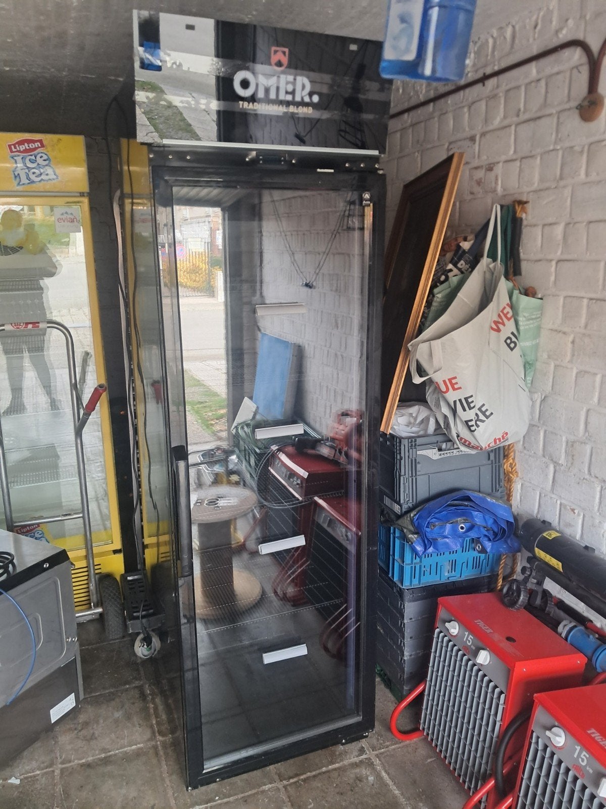 Koelkast voor drankjes, Ophalen