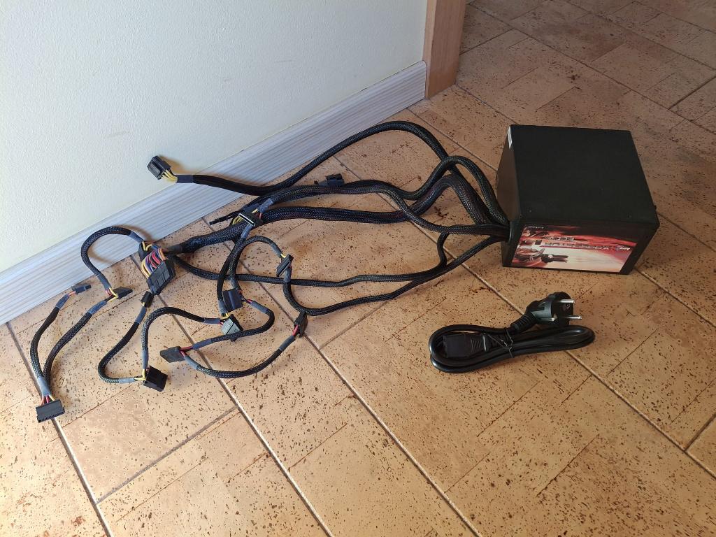 Interne voeding Aerocool XPredator 600W, Ophalen of Verzenden, Gebruikt