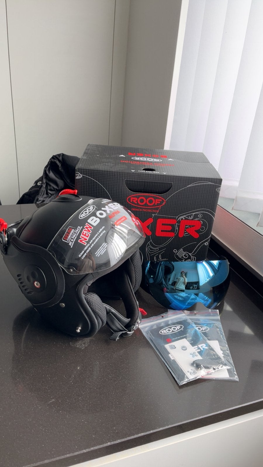 Boxer v8 helm, Ophalen, Zo goed als nieuw