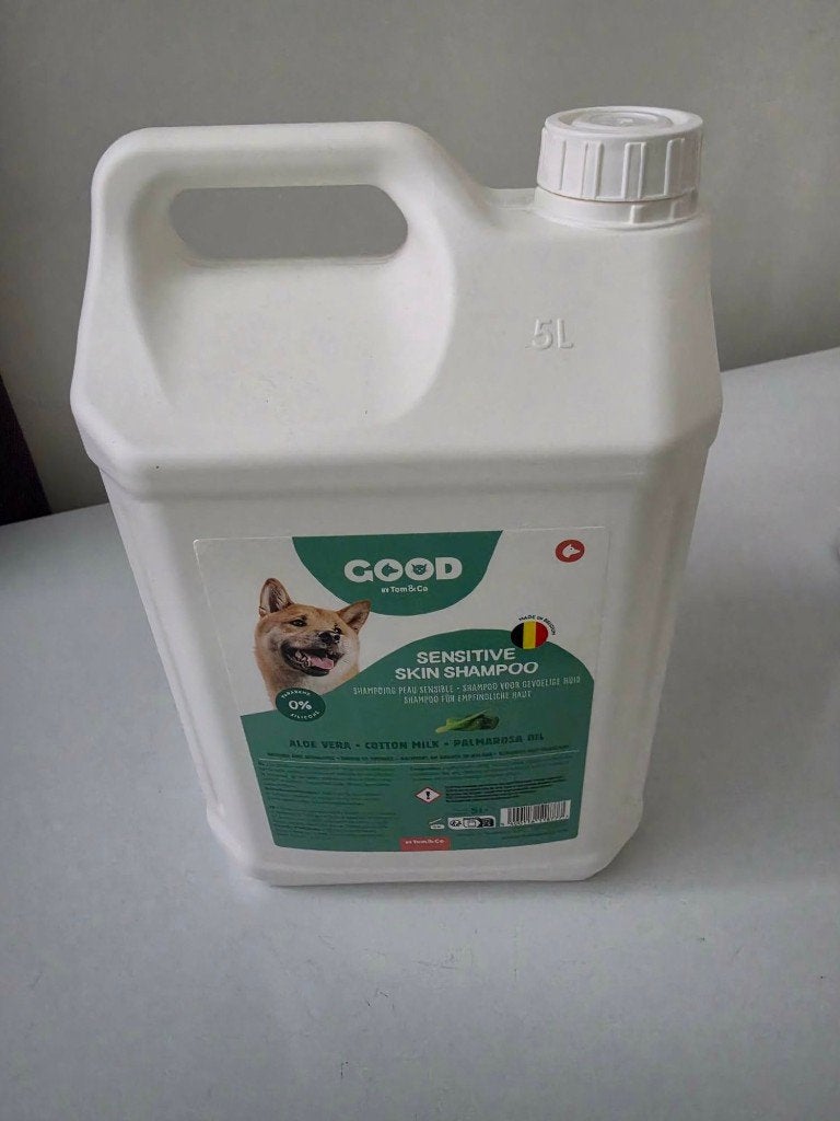 1 Shampooing Peau Sensible 5L - - 30 euros, Animaux & Accessoires, Enlèvement, Neuf