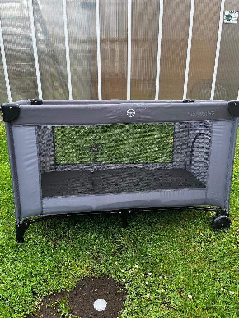 Proper onderhouden reisbedje met matras, Ophalen